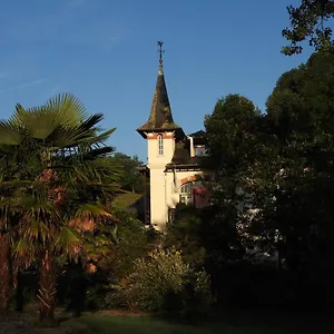 Petit Chateau Bed & Breakfast Laborde