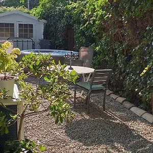 Le Petit Jardin ... Guest house L'Isle-sur-la-Sorgue